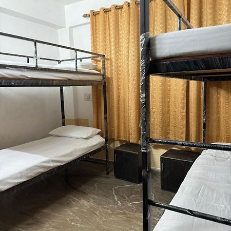 Sattva Cafe And Motel Rishīkesh Екстериор снимка