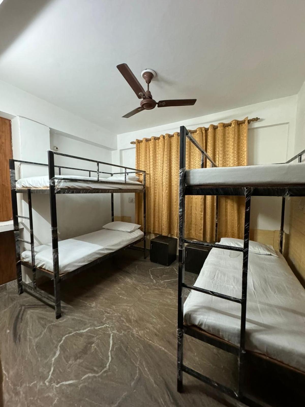 Sattva Cafe And Motel Rishīkesh Екстериор снимка