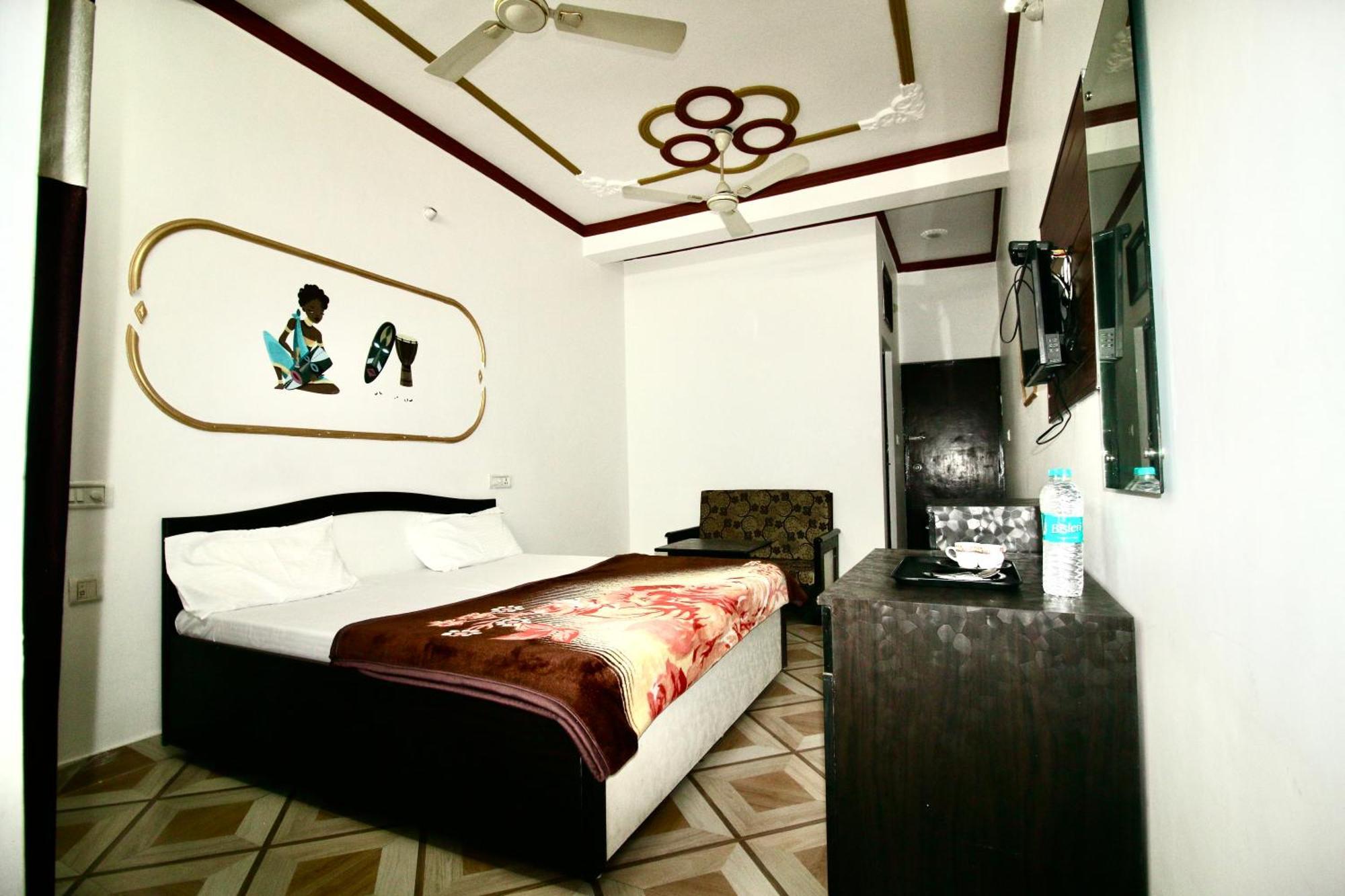 Sattva Cafe And Motel Rishīkesh Екстериор снимка