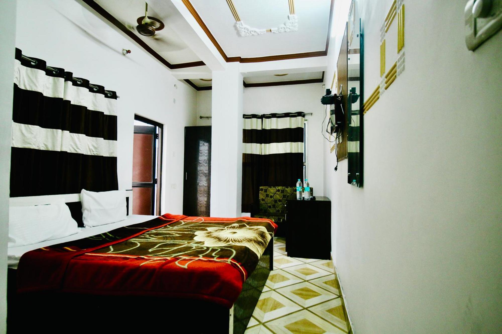 Sattva Cafe And Motel Rishīkesh Екстериор снимка